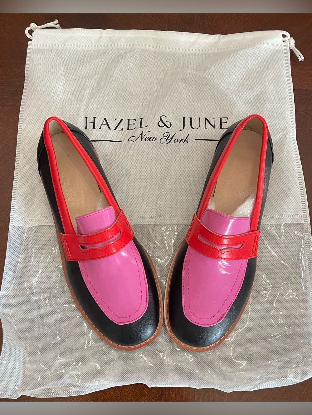 Hazel & June NWT & bag Women's Pink and Black Leather Penny Loafers